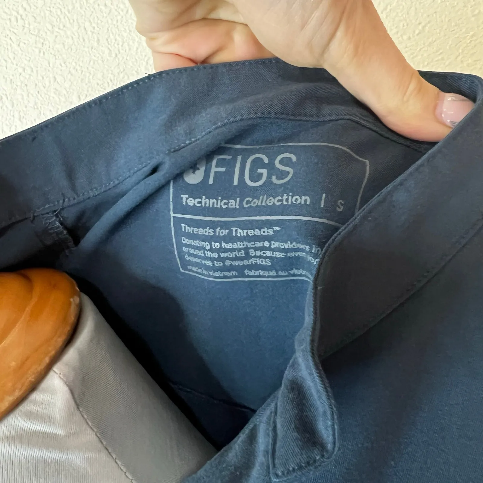 Figs Technical Collection Rafaela scrub top Kade pant SET dark harbor blue SMALL - Image 3