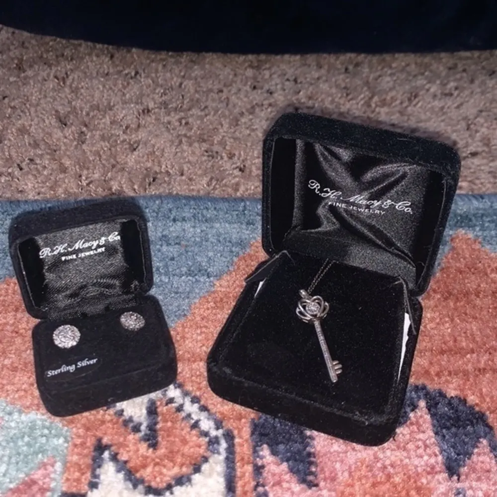 R H Macy 925 sterling 10k gold, diamond heart key pendant & diamond earrings set - Image 96