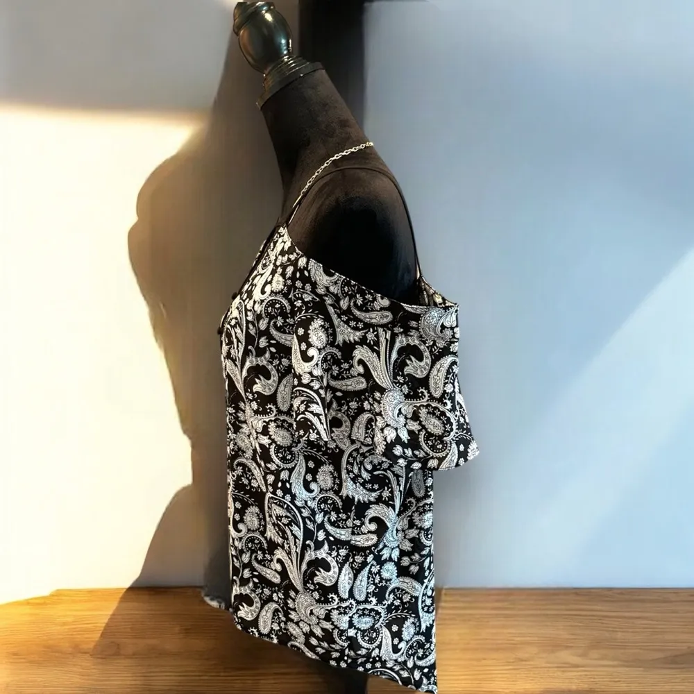 Paisley Cold Shoulders Top Short Sleeves Black White Sz Med Button Front - Image 4