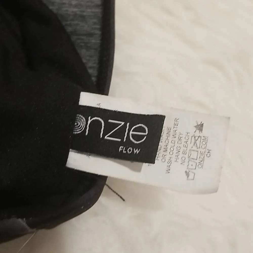 💕ONZIE💕 Tie Dye Heart Sports Bra M/L NWT - Image 11