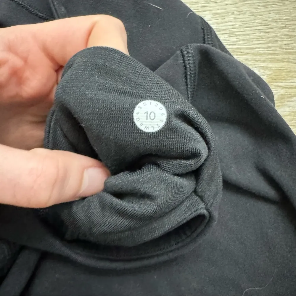 Lululemon Black Cropped Leggings - Image 3