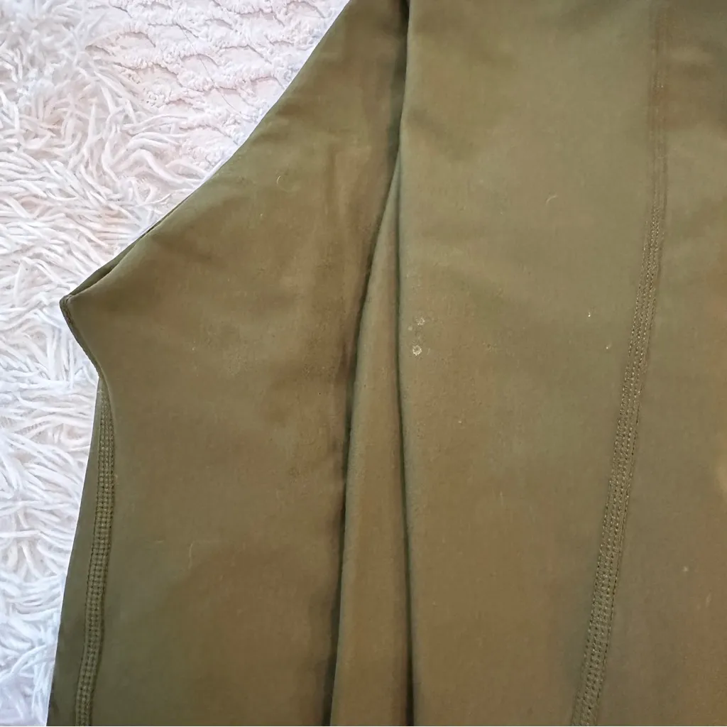 2-Piece Active Leggings Bundle Old Navy XS Olive + NVGTN Seamless Leggings S - Image 8