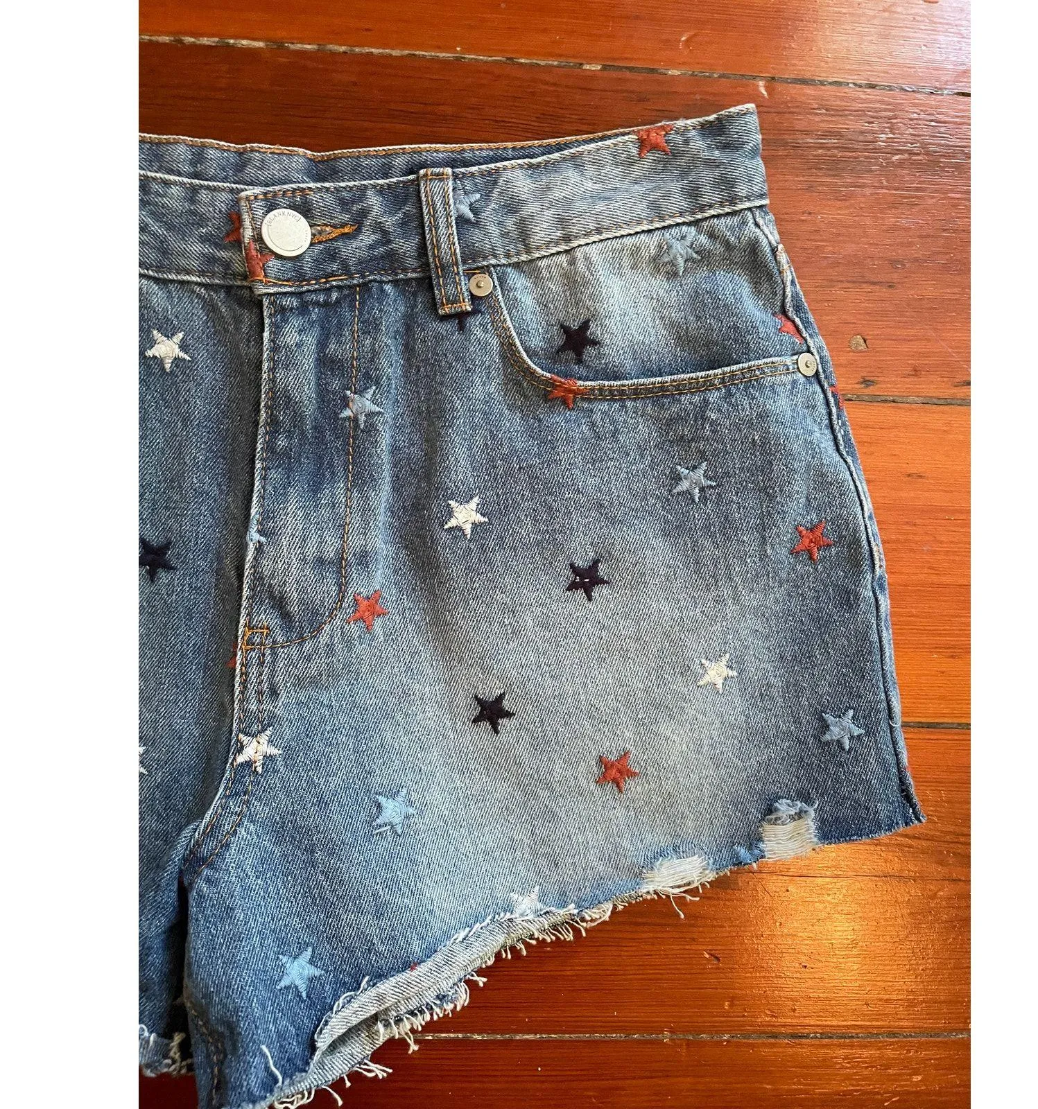 Blank NYC The Barrow Denim Star Embroidered Cut Off Shorts - Sz 27 - Image 8