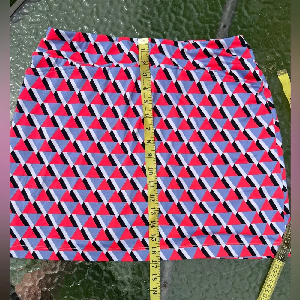 Tail White Label Bright Colored Triangular Pattern Tennis Golf Skort NWOT Pink Size M - Image 3