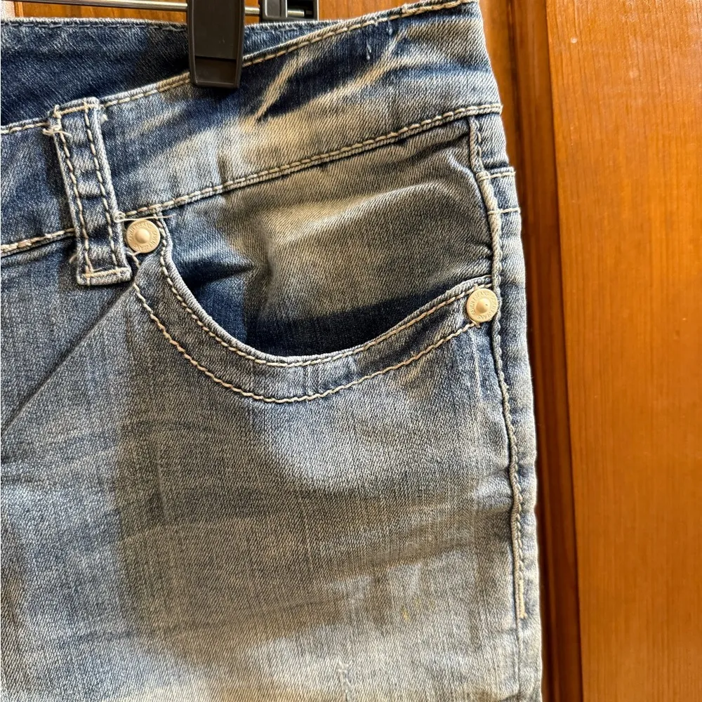 Seven7 | Blue Ankle Cropped Distressed Jeans size 12 - Image 7