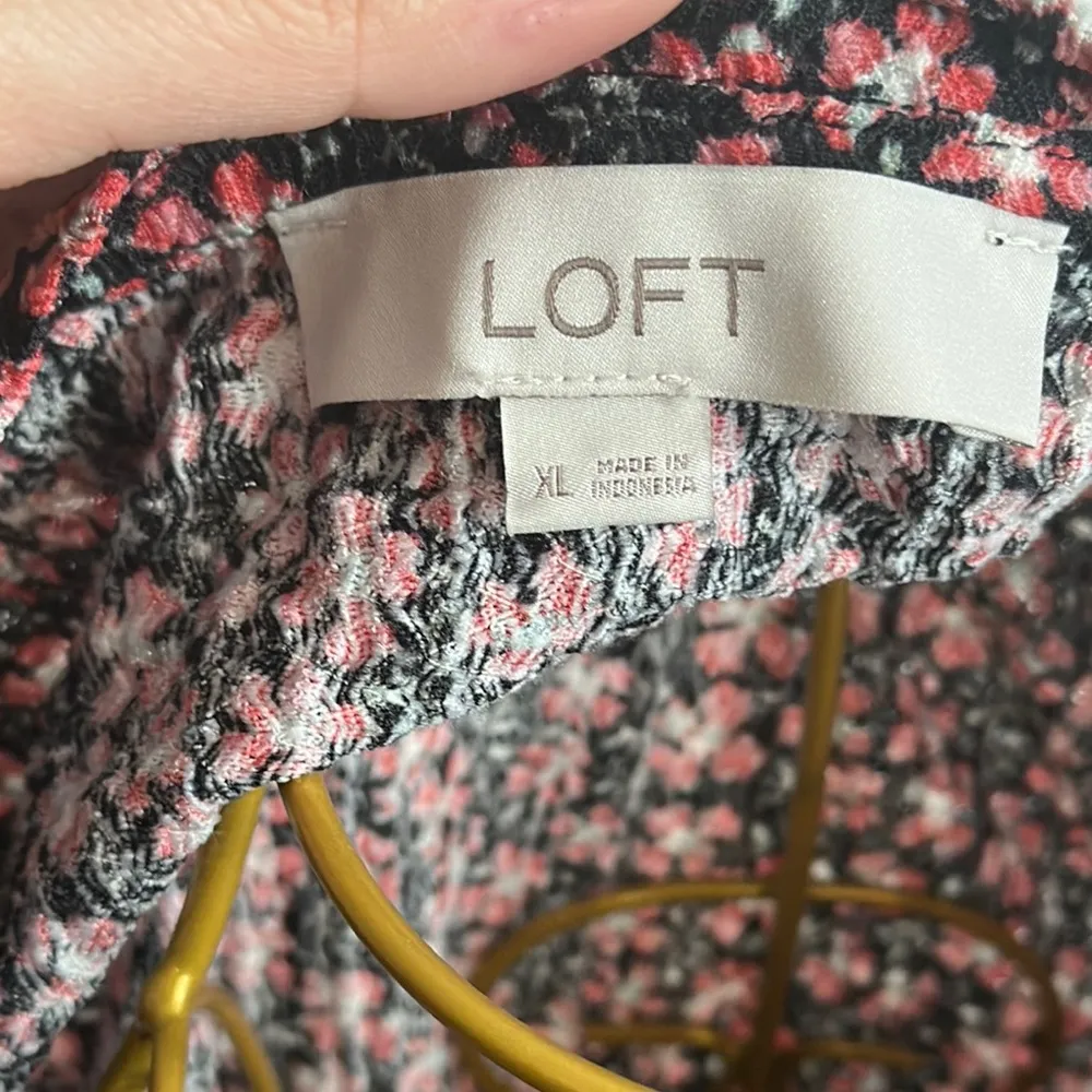 Loft Pink black and red floral patterned Blouse flutter puff long sleeve Size XL - Image 4