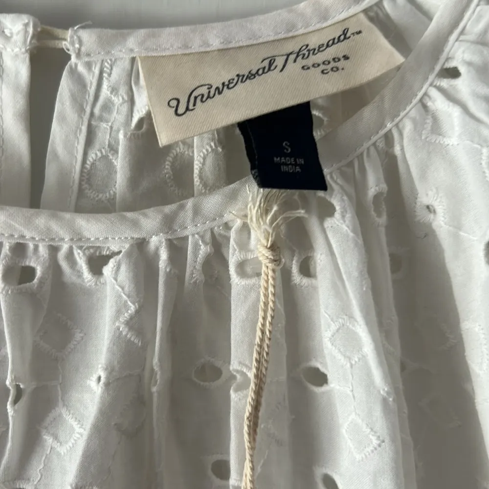 Universal Thread White Cotton Eyelet Blouse Size Small New with Tags - Image 3