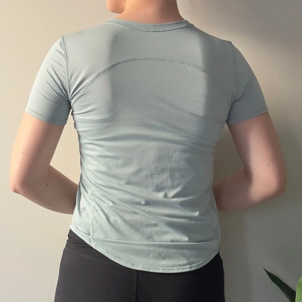 Lululemon Athletic pale green short sleeve tee top t-shirt stretch crew neck EUC - Image 2