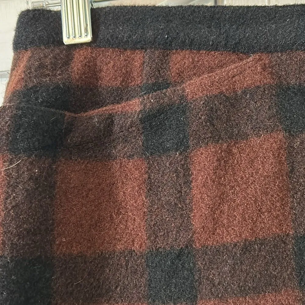 Dark and Preppy wool pencil skirt - Image 2