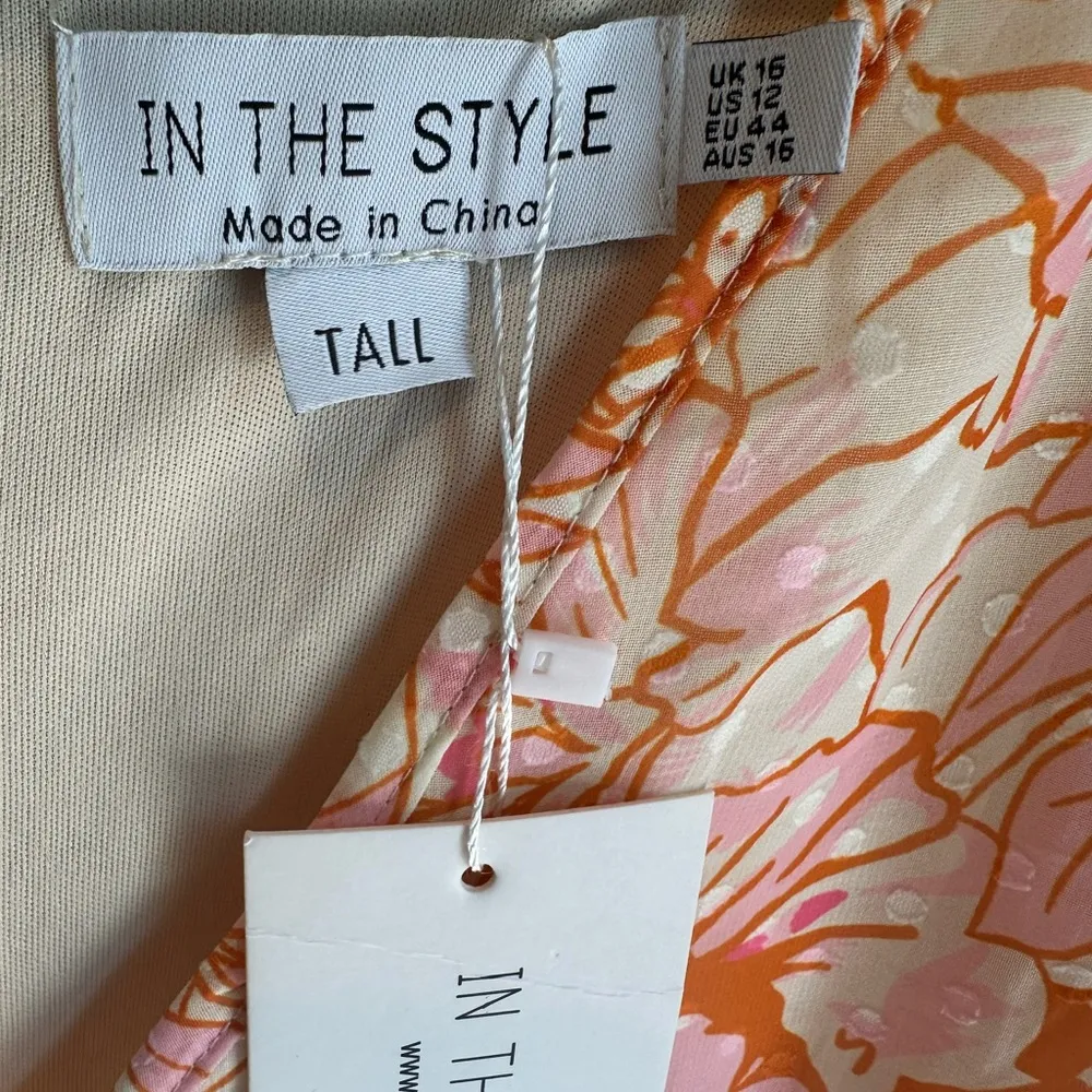 In the Style Mini Dress Floral Vneck Tiered Skirt Size 12 TALL NEW NWT - Image 4