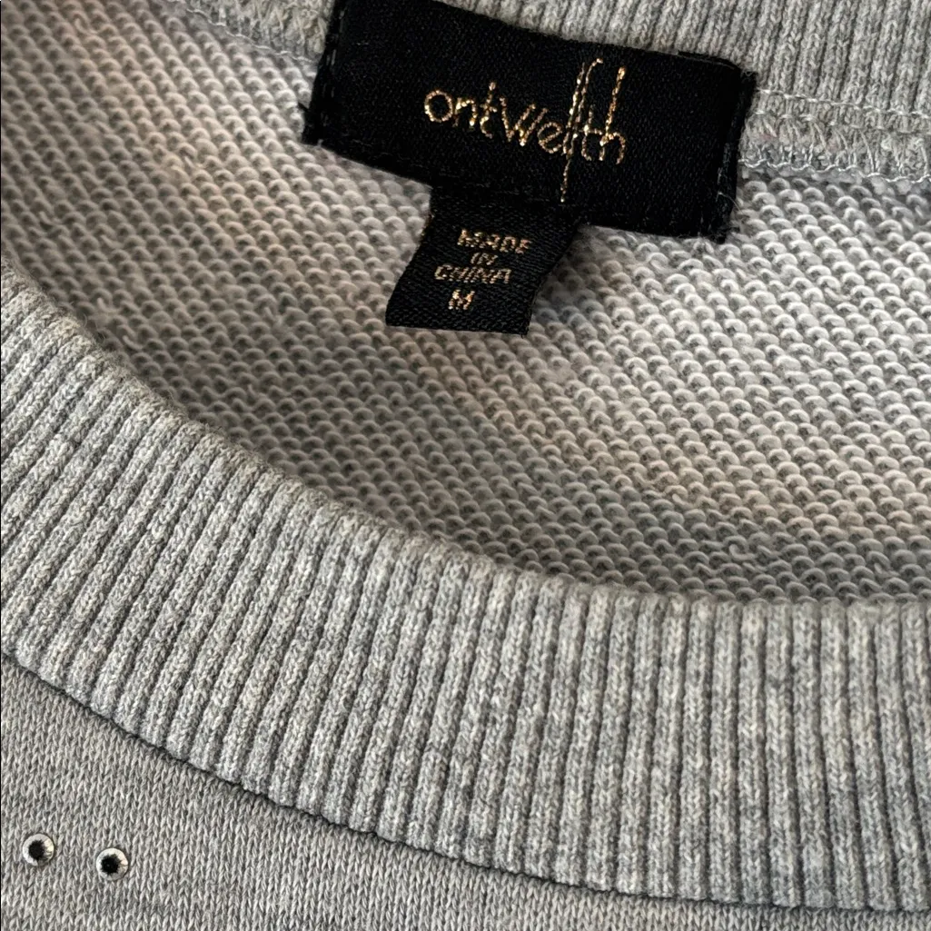 on twelth size m top - Image 2