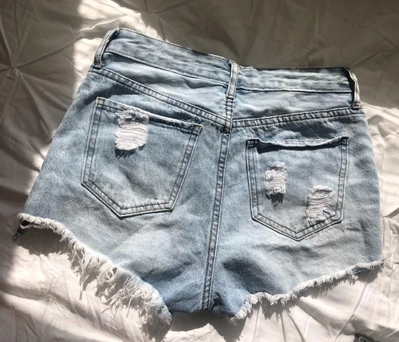 Boutique Distressed Jean Shorts Size 27 - Image 4