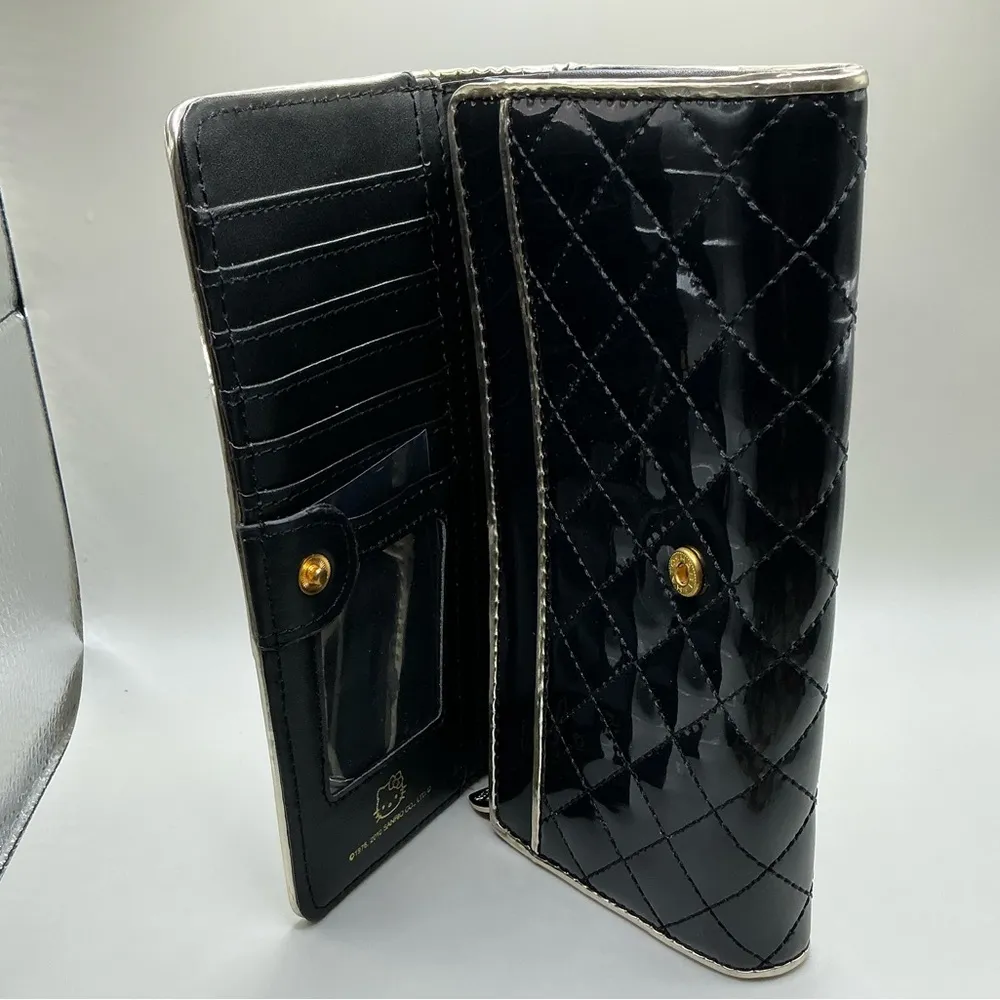 A Rare Vintage Faux Patent Leather Sanrio 2010 Hello Kitty Black Snap Wallet - Image 4