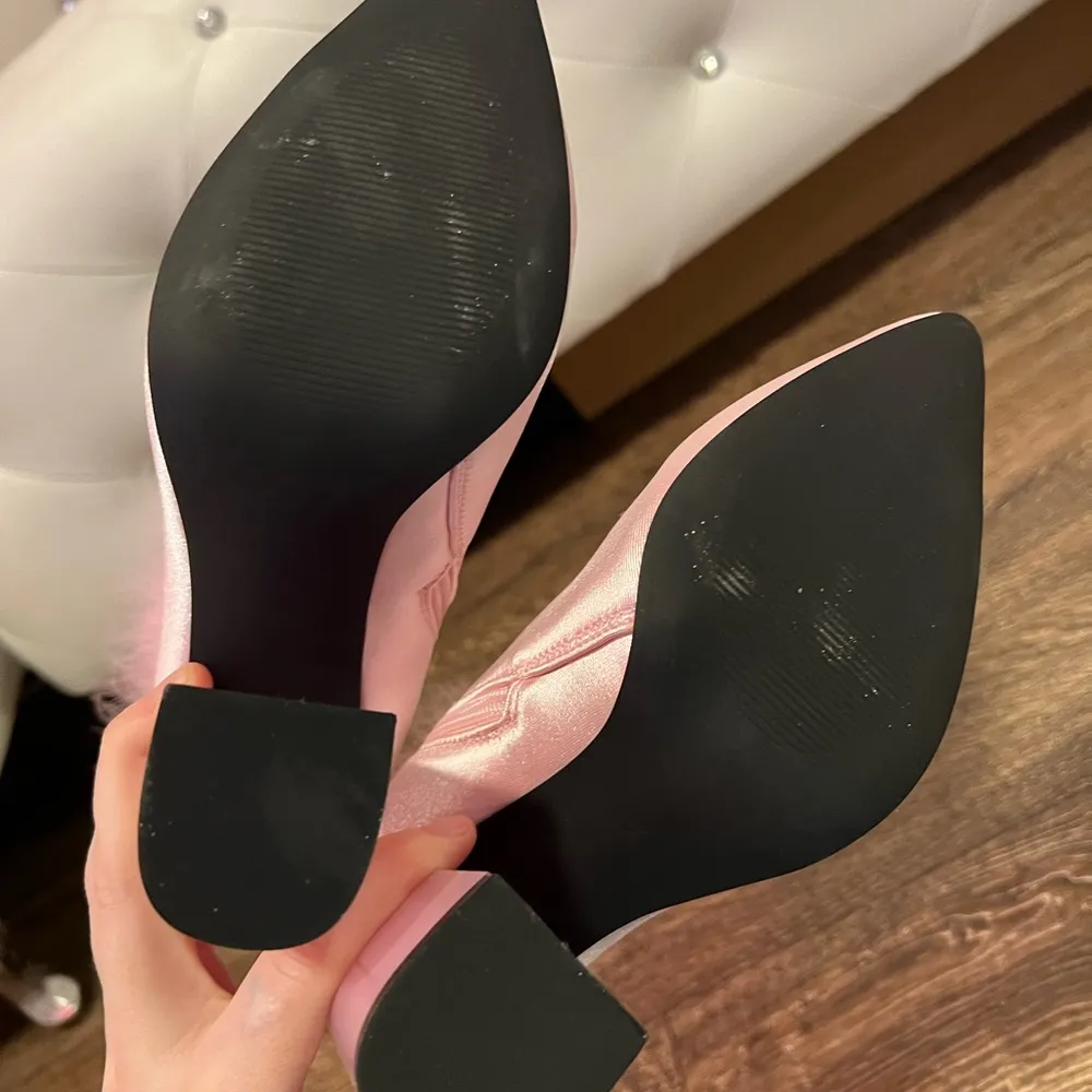 Gorgeous sold out dollskill pink faux fur boots Size 7 - Image 9