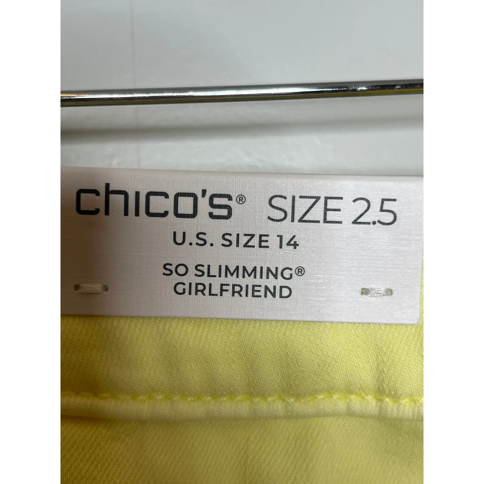Chicos NEW So‎ Slimming Girlfriend Yellow Cuffed Shorts Size 2.5 US 14 - Image 3