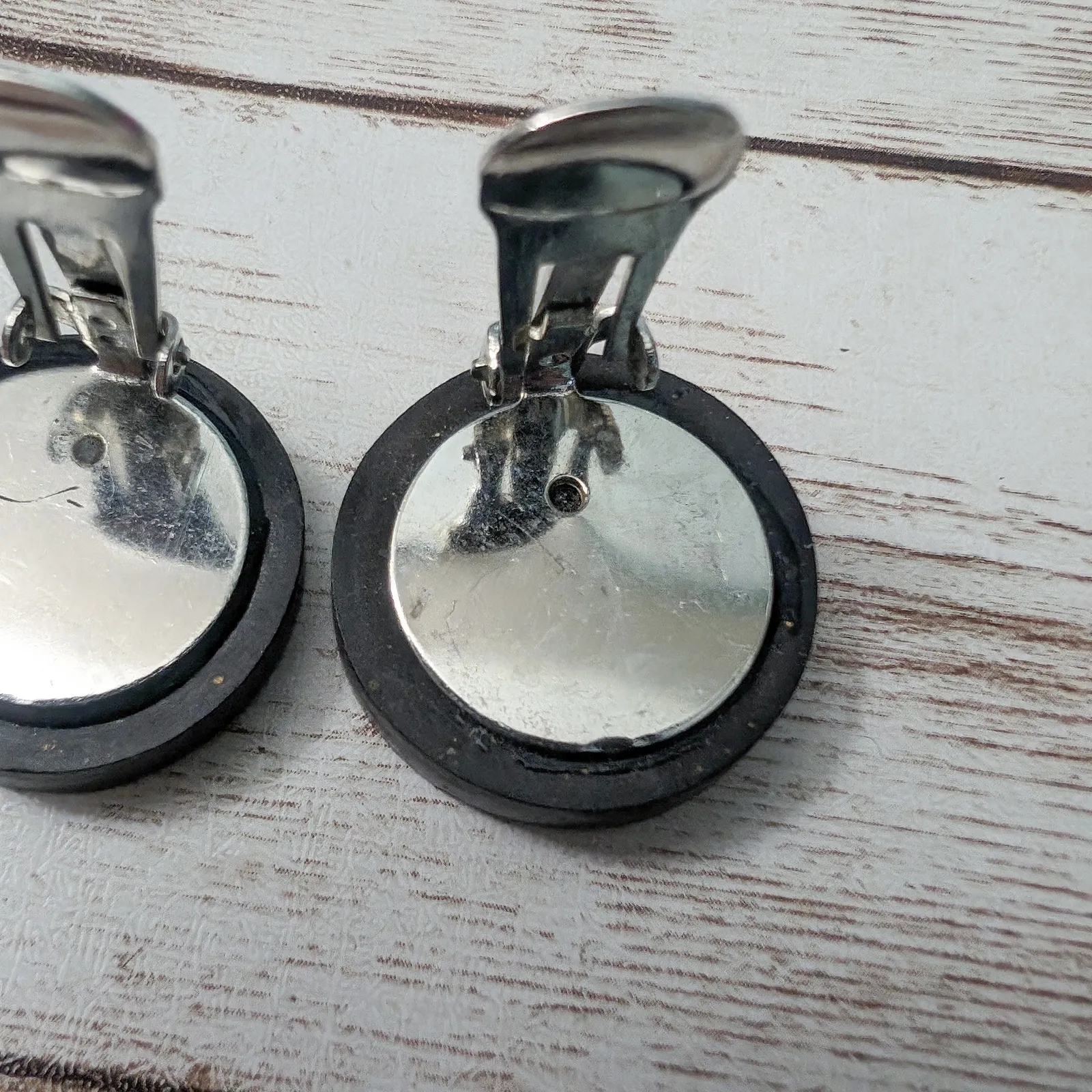 Vintage Clip On Earrings - Image 7