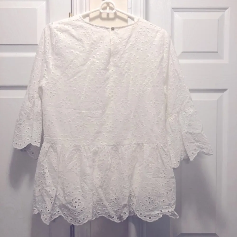 NEW Ces Femme Eyelit Peplum Blouse White Size L - Image 2