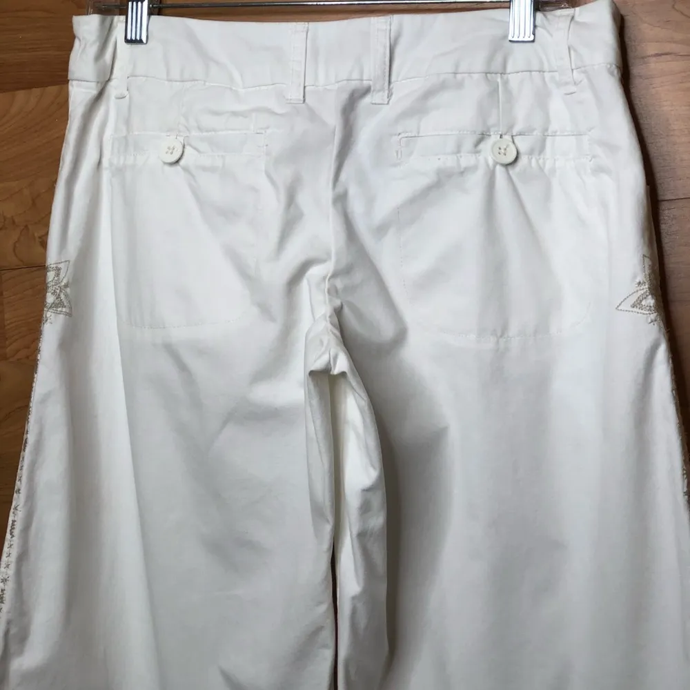 Mossimo Size 11 White Capris w/Embroidery - Image 7