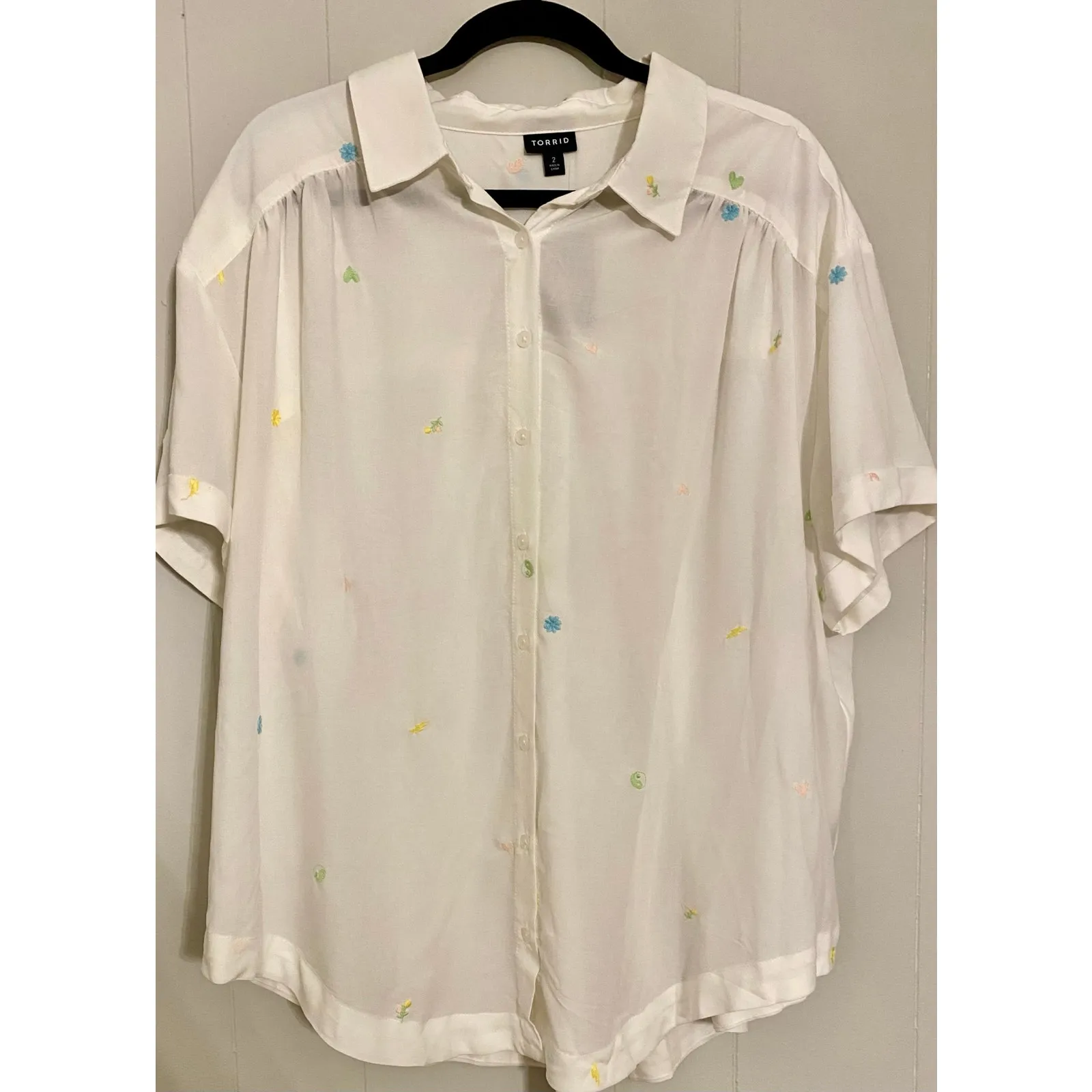 NWT Torrid Cloud Dancer Challis Button Up Short Sleeve Ying‎ Yang Flowers 2X - Image 3