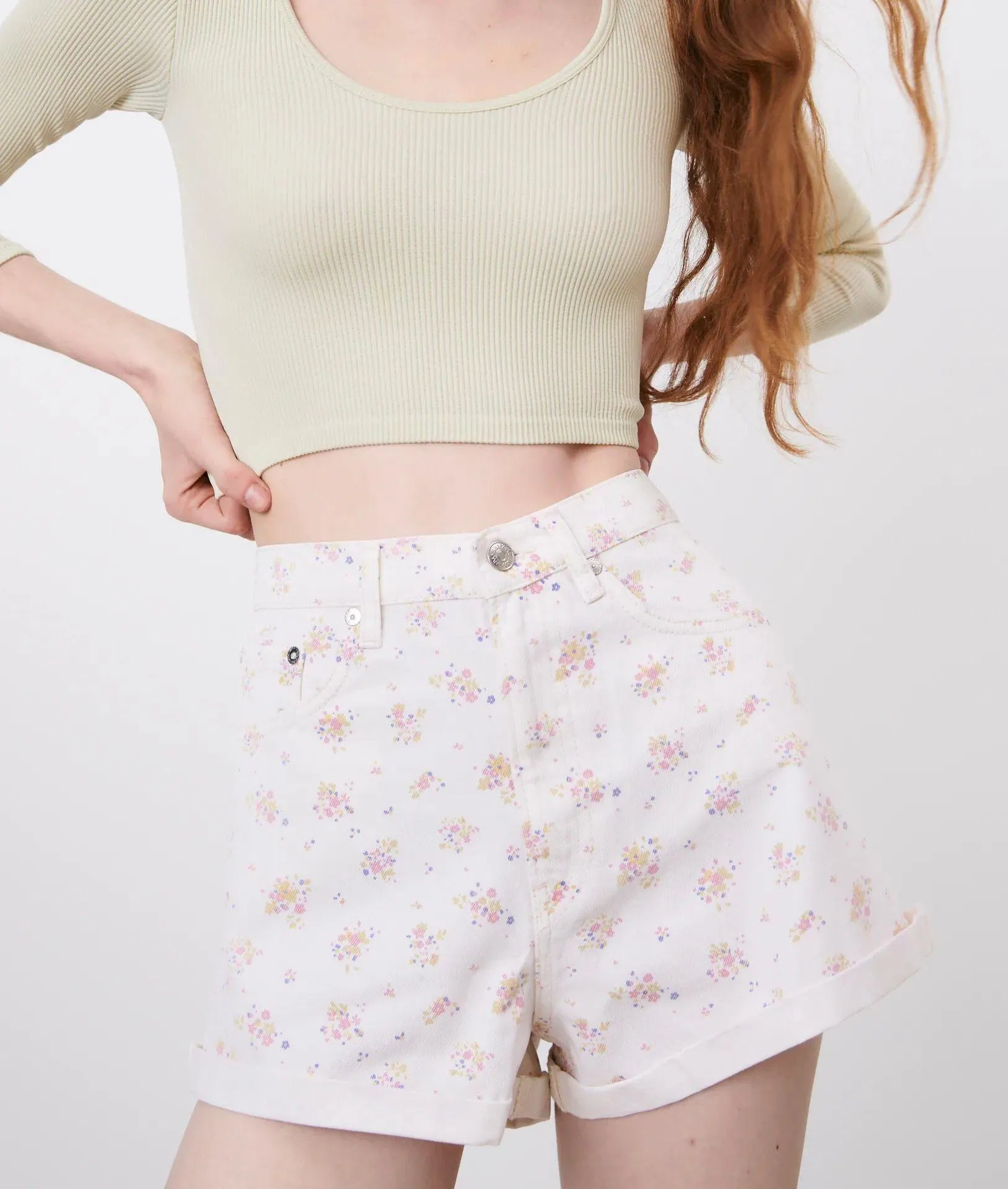 NEW WITH TAG  FLORAL PRINTED ROLLER MOM FIT OYSTER WHITE SHORTS - Image 2