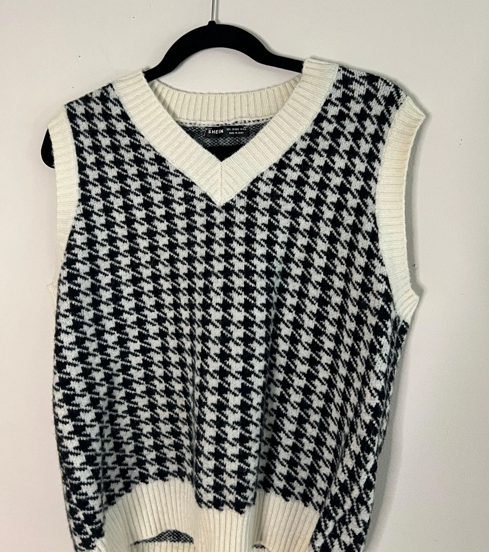 SheIn Women’s Black Shark Tooth Sweater Vest - Image 2