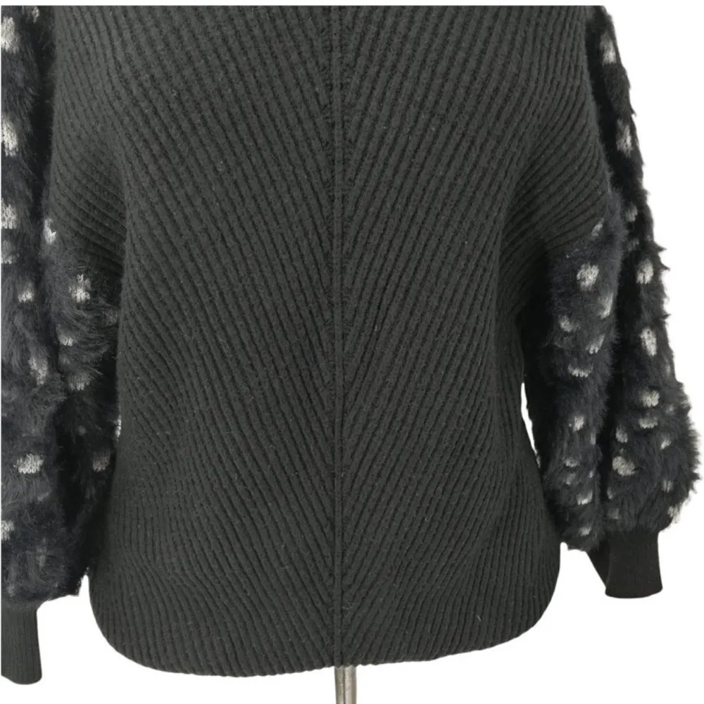 Knitted & Knotted NEW Faux Fur Sleeve Sweater Size M Black Animal Print - Image 10
