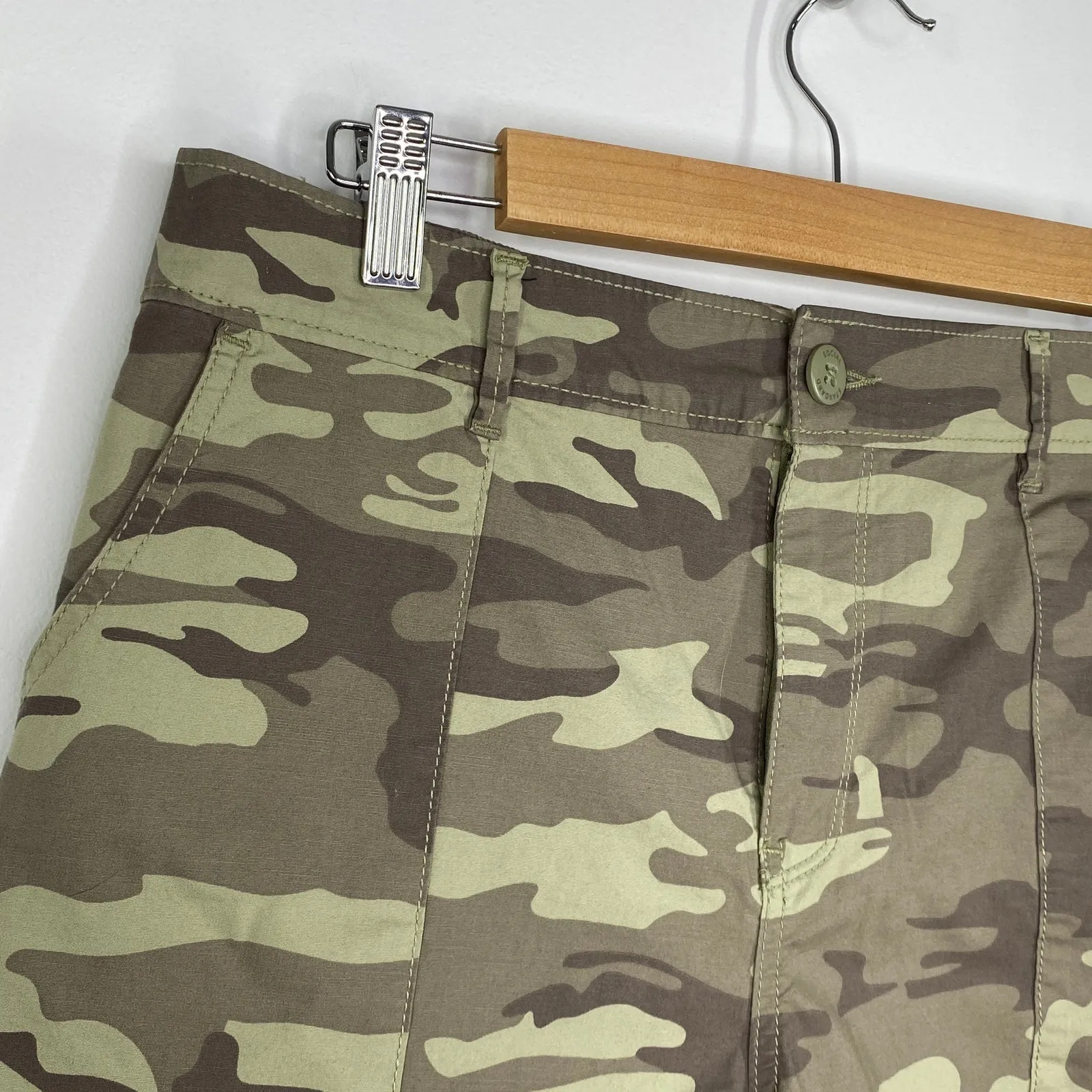 Social Standard by Sanctuary Green Camo Print Shorts Women's Size X-Large XL - Image 4