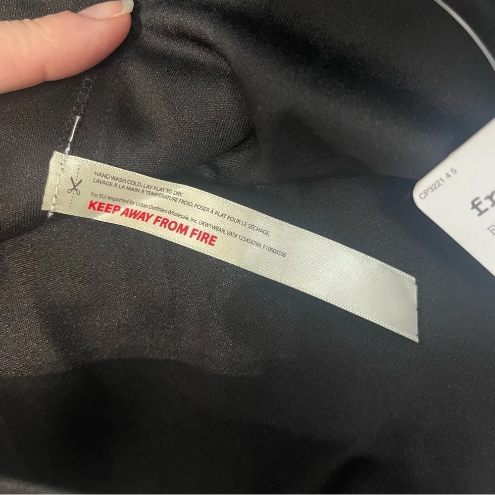 Free People NWT Reversible Sequin Camo Mini Skirt Flip
Sequins Camouflage - Sz 4 - Image 12