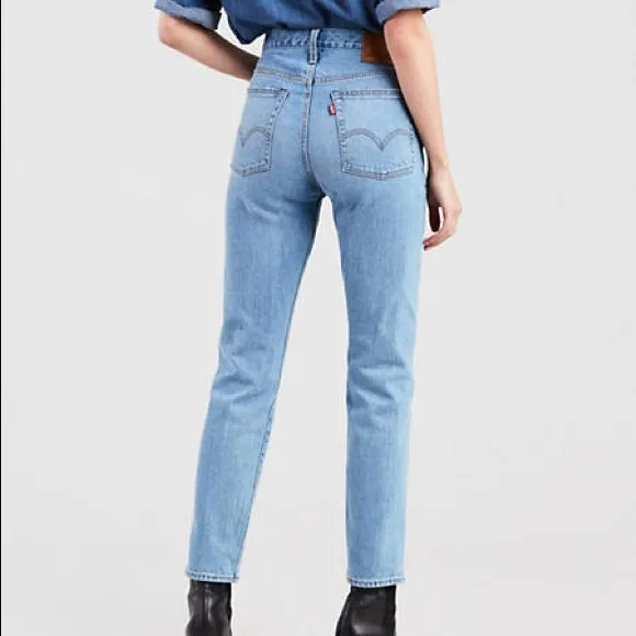 LEVI’S WEDGIE FIT STRAIGHT ANKLE JEANS LIGHT BLUE WASH — 24 - Image 2