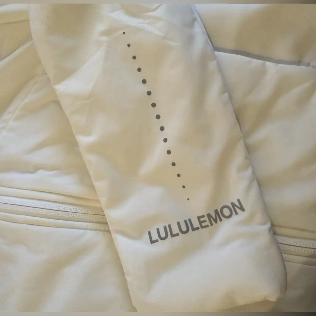 NWOT Lululemon Push Your Pace Jacket Coat White PrimaLoft Size 2 2023 Release - Image 9