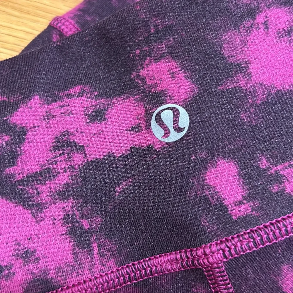 Lululemon Wunder Under Crop II Breezie Regal Plum Purple Black Tie-Dye size 6 - Image 3