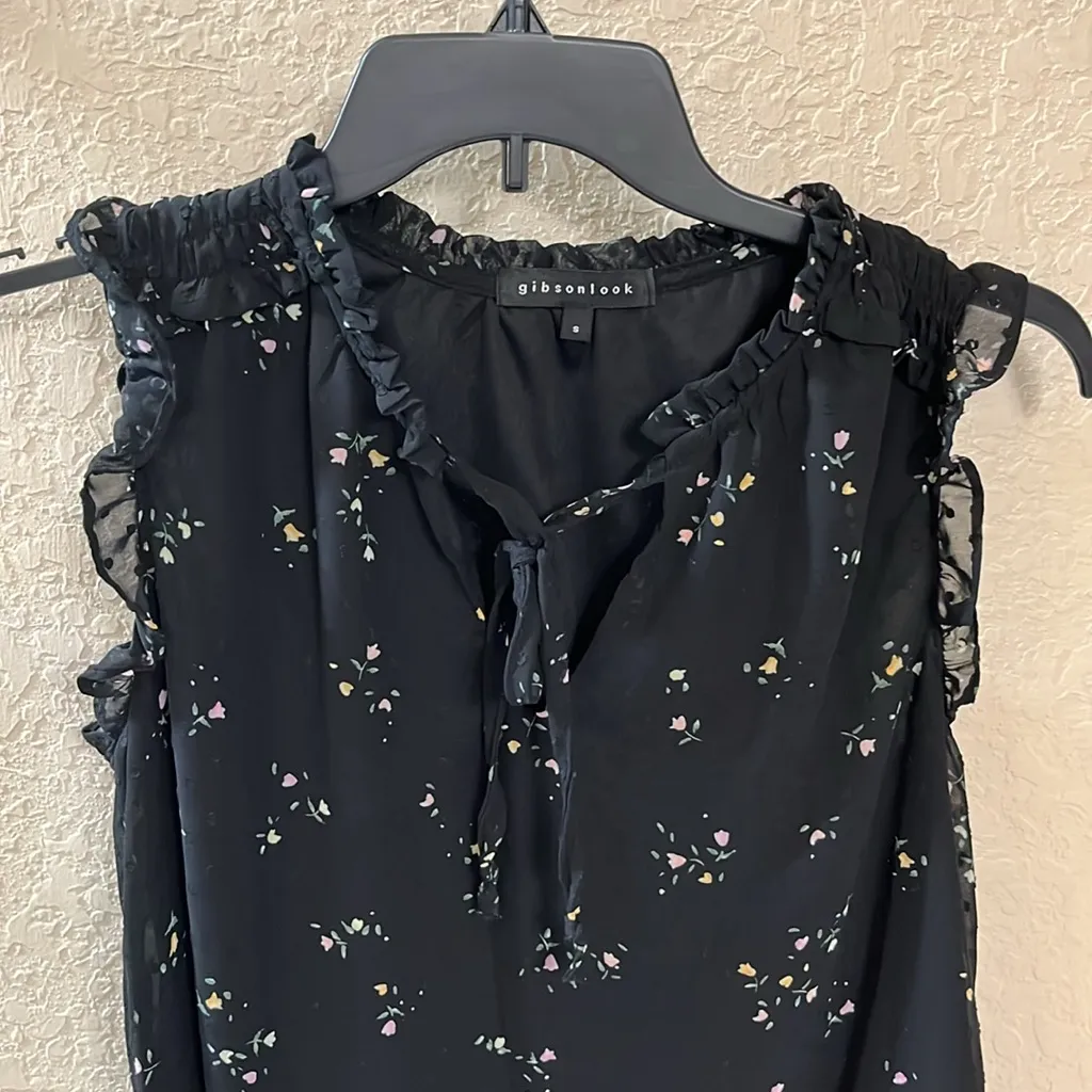 NWOT. Gibson Look Floral Swiss Dot Blouse - Image 4