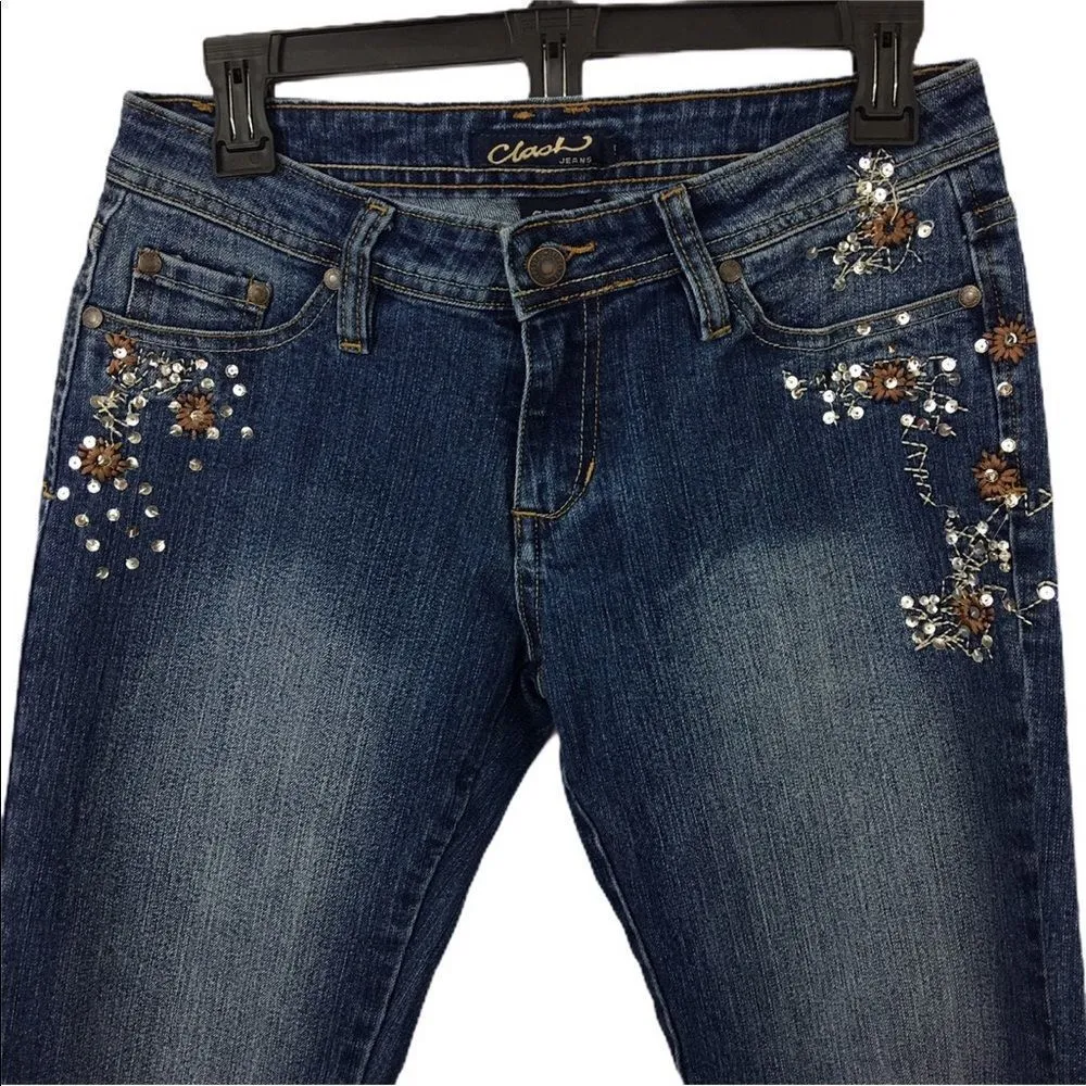 Clash bootcut flower stitched blue jeans size 5 - Image 3