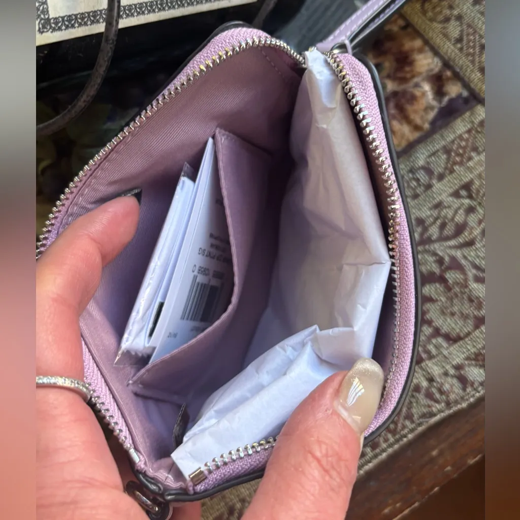 Authentic COACH patent signature leather zip top wristlet with a heart charm - Image 8