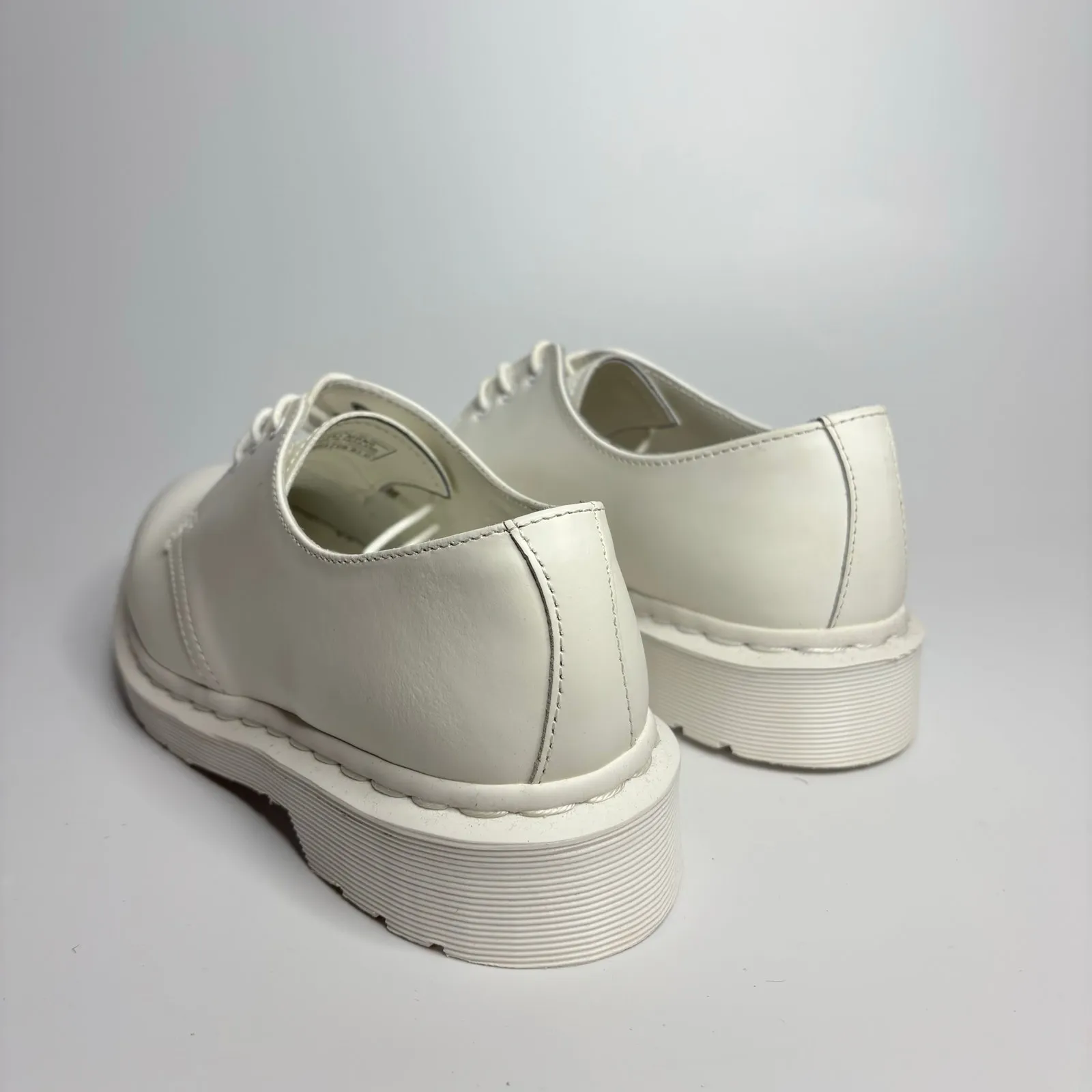 *Mismatched Pair* (See Desc.) Dr. Martens 1461 Mono 3 Eye Leather Oxford - White - Image 4