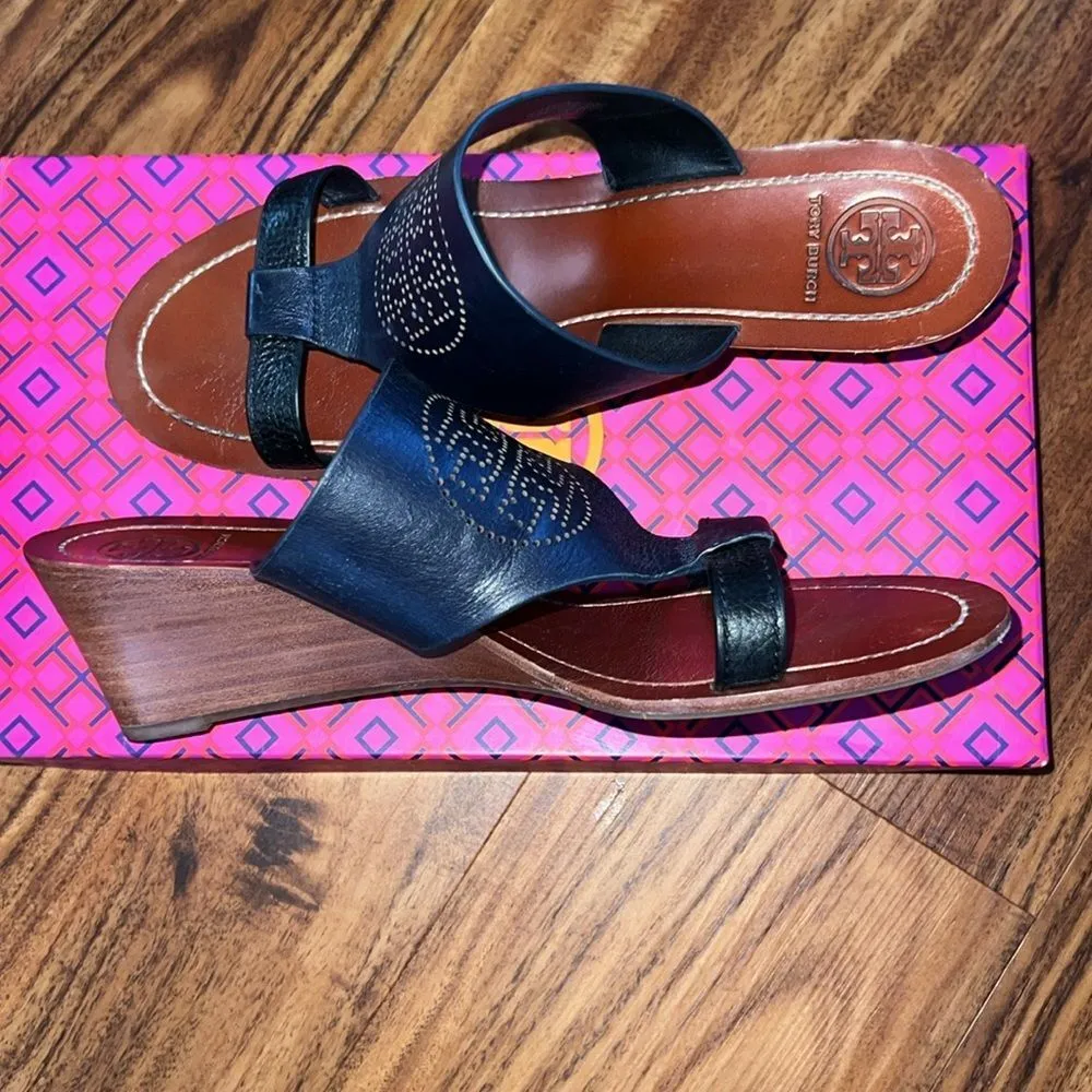 Tory Burch Navy/Black Perforated Logo Wedge Size 8.5 - Image 7