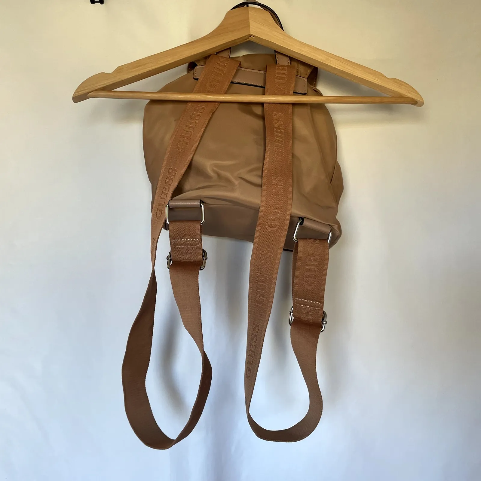 Guess LA brown leather backpack many pockets drawstring design flaw - Image 4