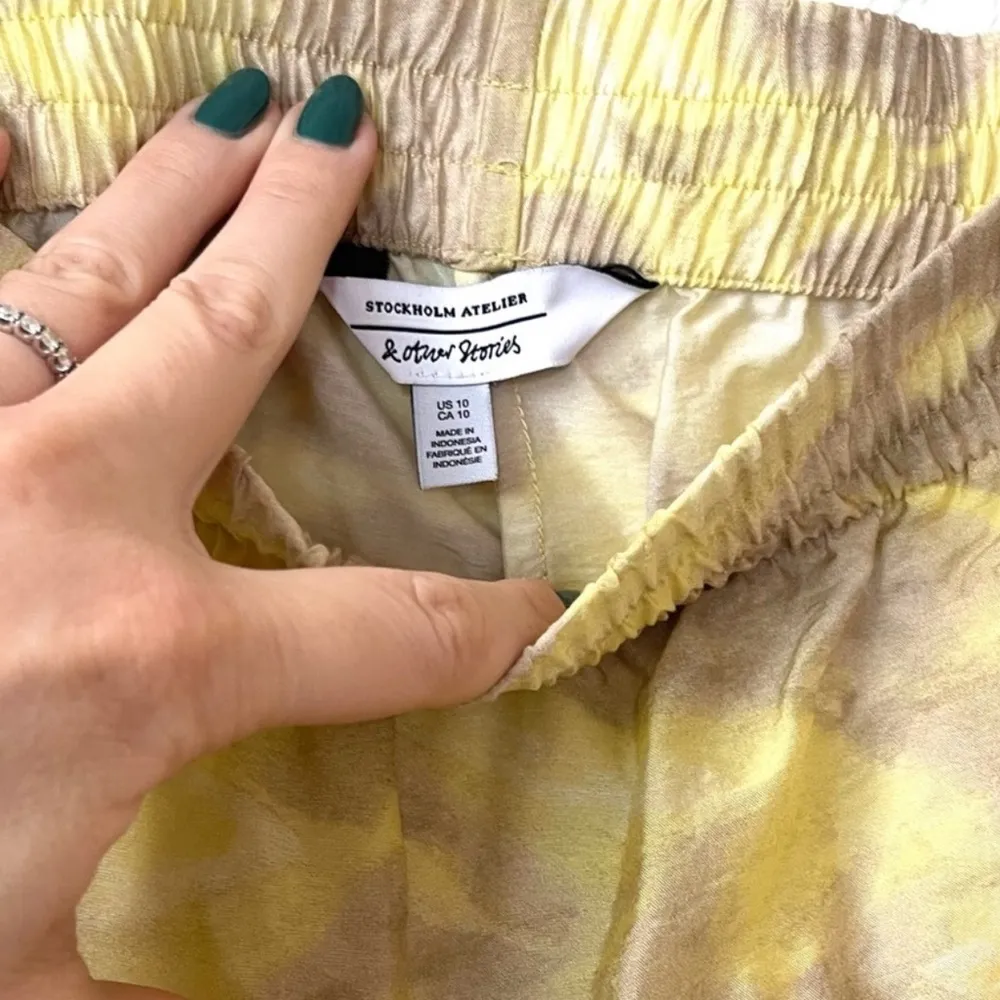 & Other Stories Water Color Printed High Waist Shorts Size L Large Yellow - Image 4