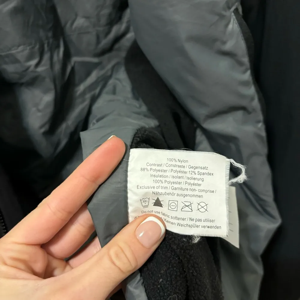 Arc'Teryx 90's Womens Black Atom Jacket - Image 10