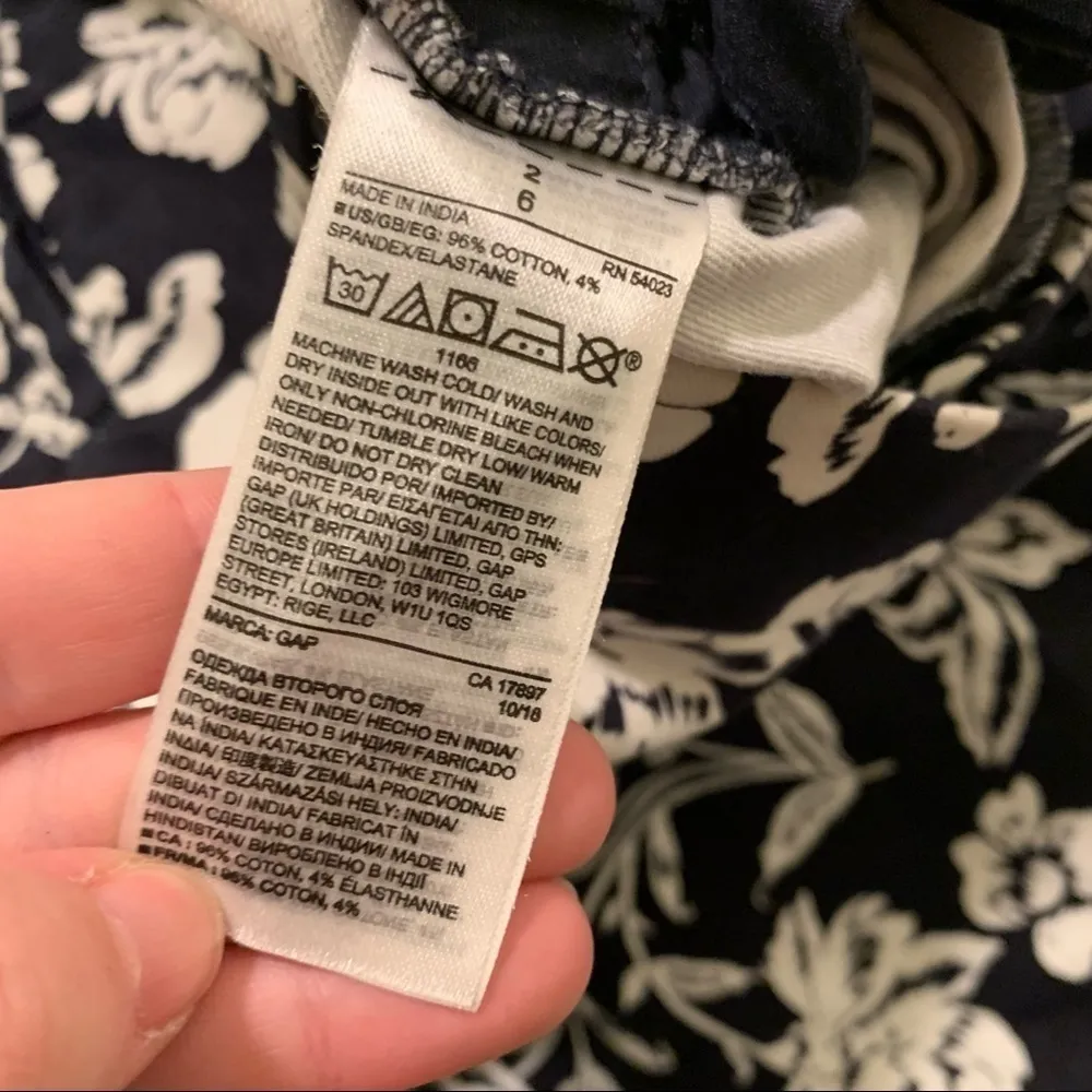 Gap Signature Skinny Ankle Khaki Pant Navy Floral - Image 7