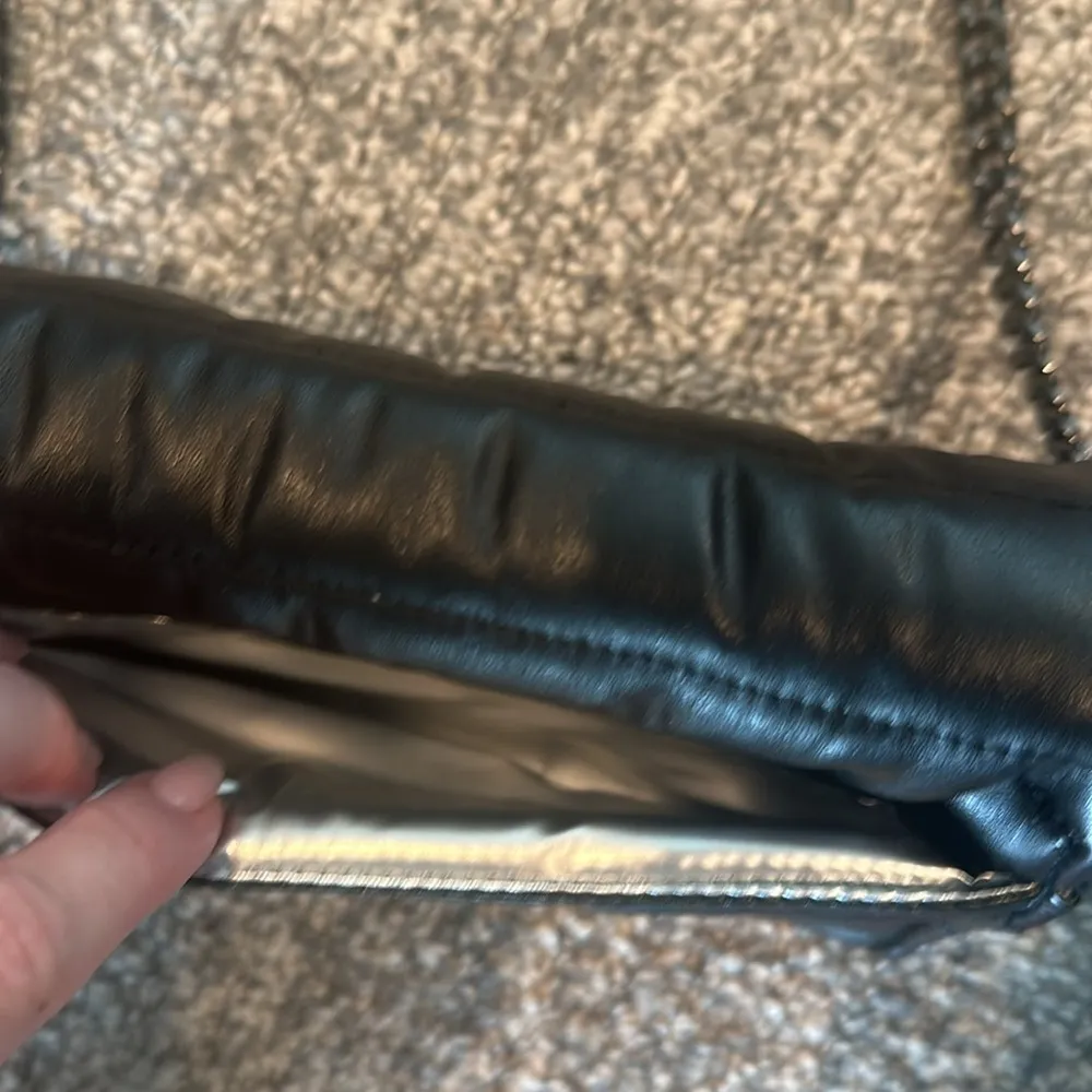 Think Roylyn The Austin Handbag Black - Image 9