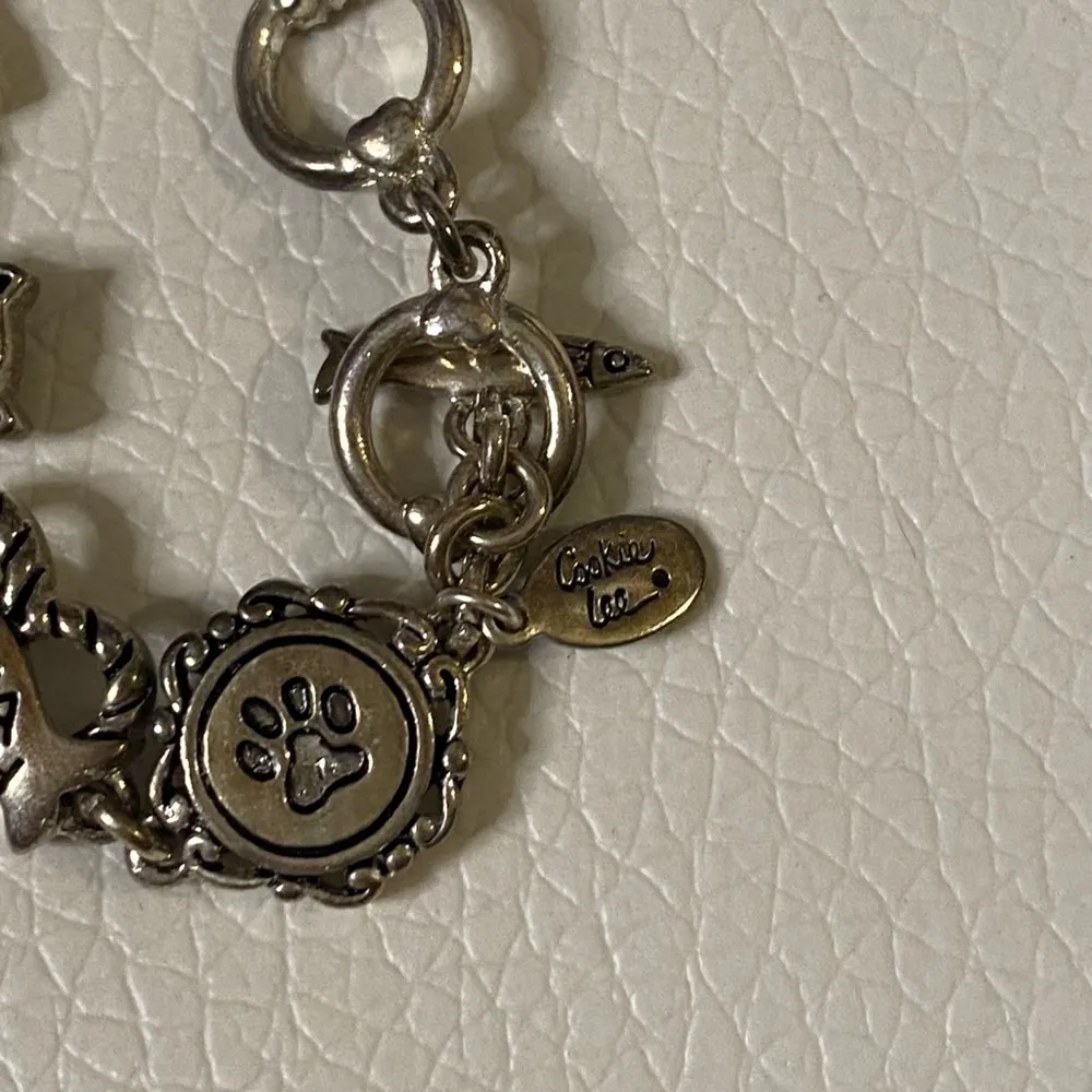 Cookie Lee Silver tone Cat Themed Charm Bracelet Toggle Close 7" - Image 4