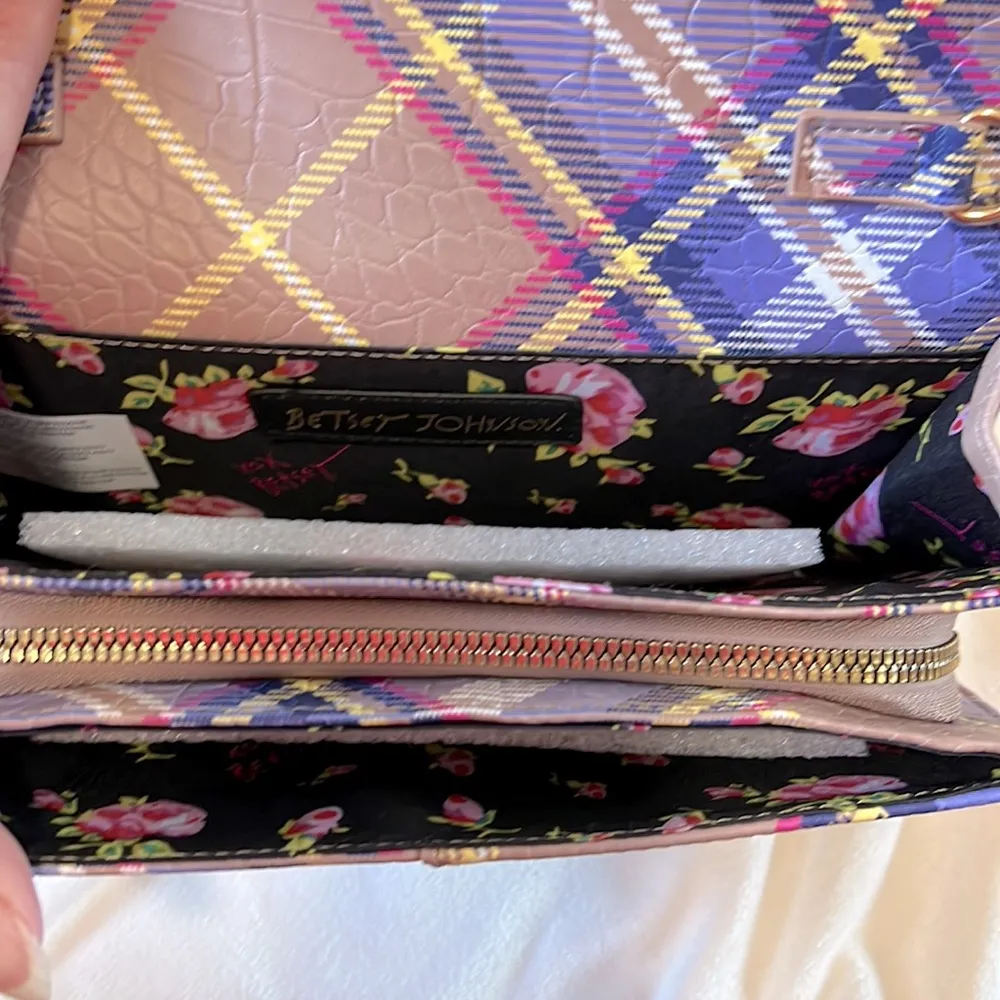 Betsy Johnson crossbody wallet pastel plaid w/ adjustable strap & front Bow NWT - Image 11