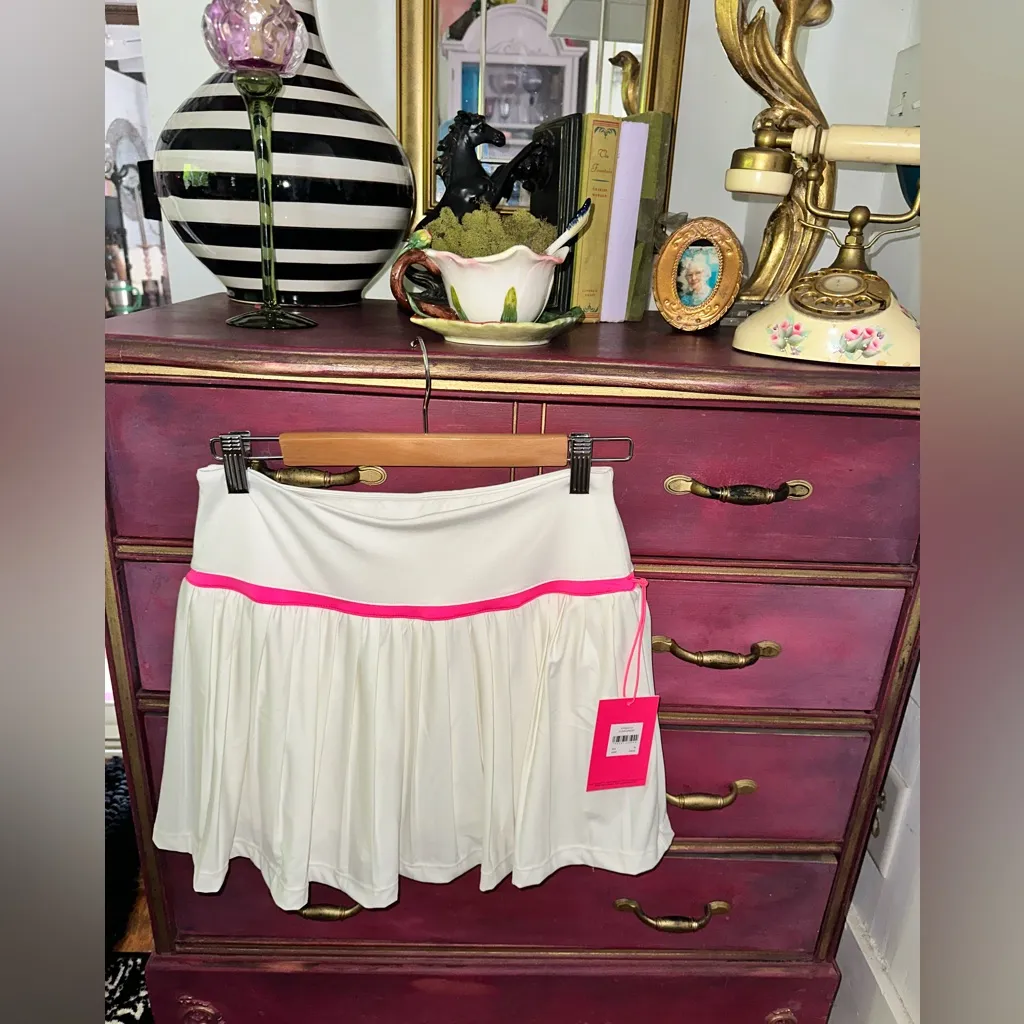 NWT Juicy Couture Cloud Dancer Athletic Skirt In White & Hot Pink Detailing - Image 5