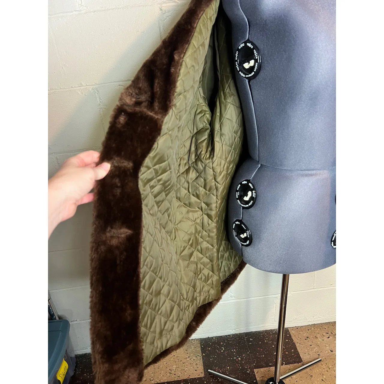 Faux fir coat brown double breasted 1970s Size undefined - Image 7