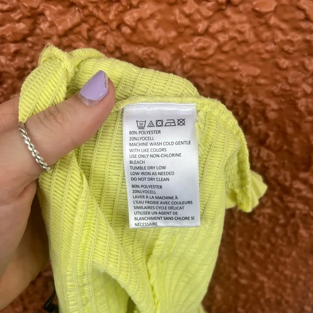 Urban Outfitters Women’s Smocked Ruffled Neon Yellow Crop Tank Top Size Small - Image 2