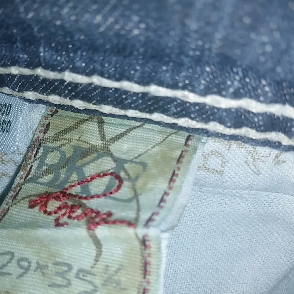 BKE Kate 31x37 Tall Low Rise White Contrast Stitched Pocket Boot Cut Jeans - Image 3