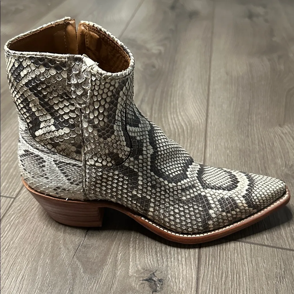 Miron Crosby Python Heeled Western Ankle Boots Size 6 Gray - Image 4
