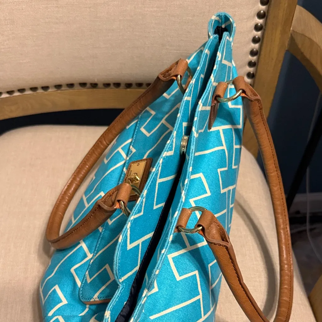 Tommy Hilfiger Blue and Brown Tote Bag - Image 6