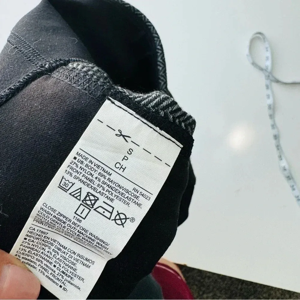 Old Navy Black Pull On Stretch‎ Athletic Fit Leggings Size Small - Image 9